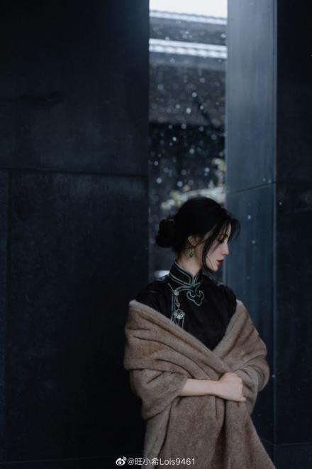 Giam Cầm Ánh Trăng Sáng