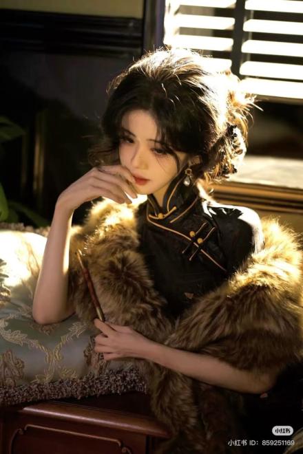 Người Đẹp Sườn Xám Quá Quyến Rũ, Ông Trùm Giới Giải Trí Thần Hồn Điên Đảo