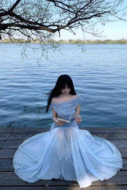 Ác Ma Ẩn Dưới Vỏ Ngoài Quý Tộc