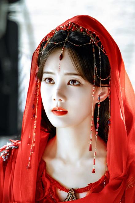 Xuyên Vào Tận Thế Trở Thành Bạn Thân Của Nữ Chính – Cướp Xuất Diễn Của Nam Chính